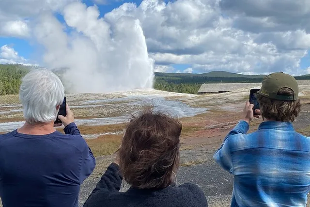 Jackson Yellowstone National Park Guided Tour Full Day - Image 2
