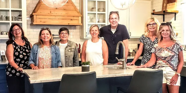 Waco Fixer Upper Homes and City Tour - Image 5