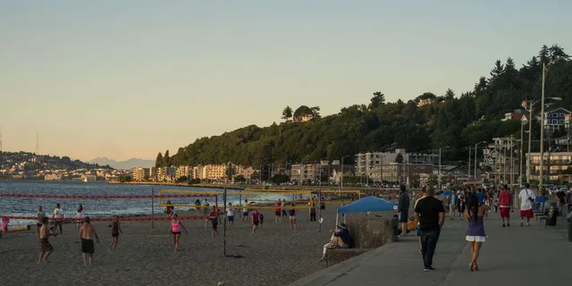 Seattle Evening Tour: Waterfront & Alki Beach - Image 3