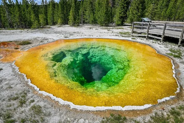 Yellowstone Old Faithful Self-Guided Walking Tour - Image 2