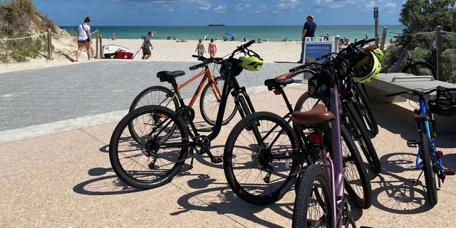 Miami Beach Biking Tour in French 2 hr - Image 4