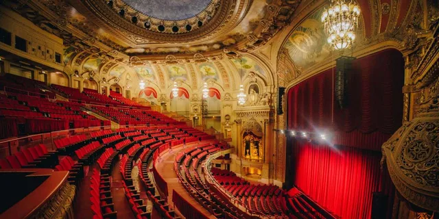 Chicago Theatre Tour - Image 1