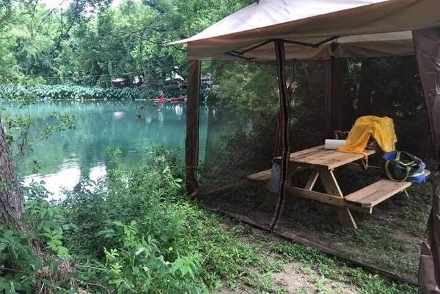 San Marcos River Cabana Rental - Image 3