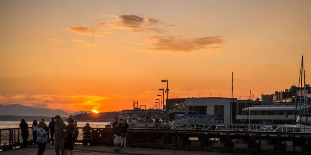 Seattle Evening Tour: Waterfront & Alki Beach - Image 6