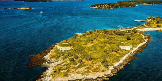 Portland Private Island Fort Tour - Image 3