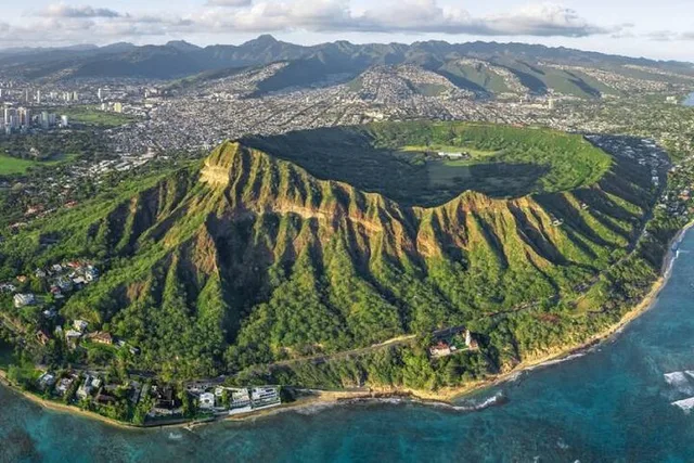 Honolulu Diamond Head Shuttle Tour 3 hr - Image 1