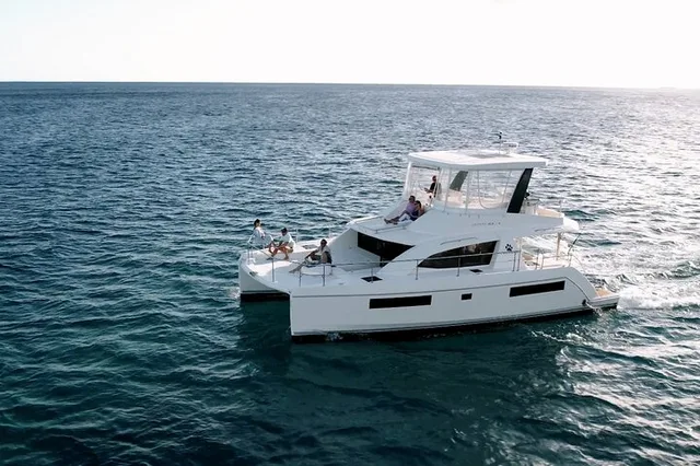 Waikiki Yacht Snorkel with Lunch - Image 1