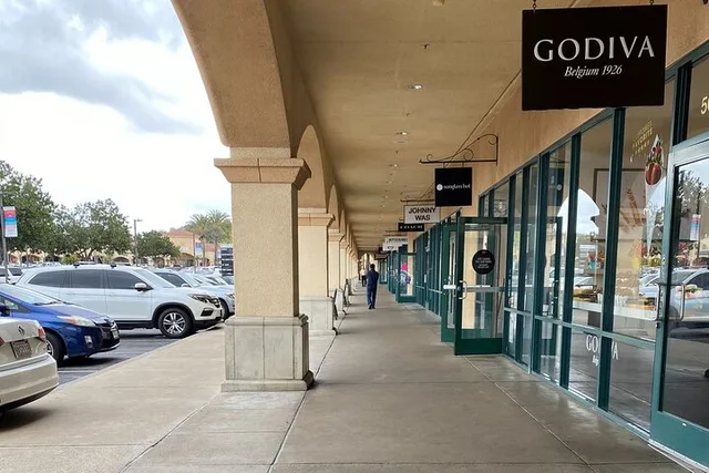 Los Angeles Shopping Tour to Camarillo Outlets - Image 2