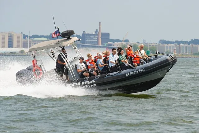 Manhattan Speedboat Tour for Up to 12 Passengers - Image 1