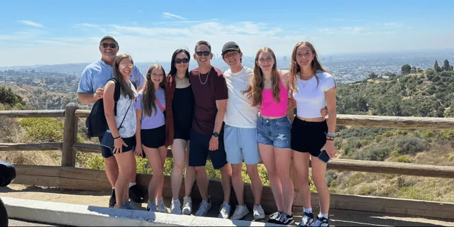 Los Angeles Hollywood Celebrity Homes Open-Air Bus Tour - Image 4