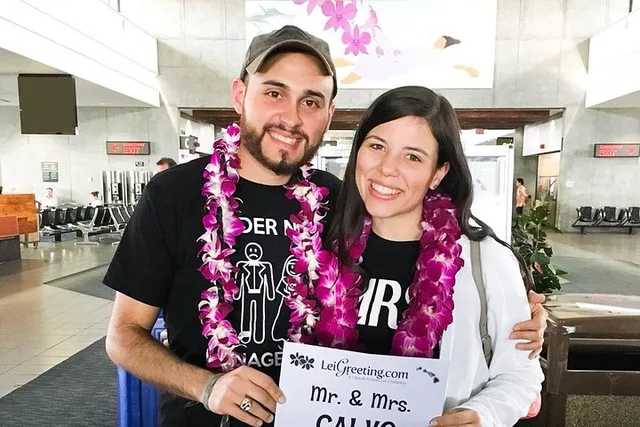Kahului Airport Lei Greeting - Image 2