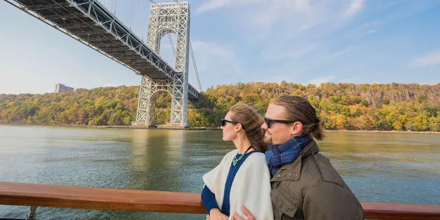 New York City Fall Foliage Lunch Cruise - Image 4