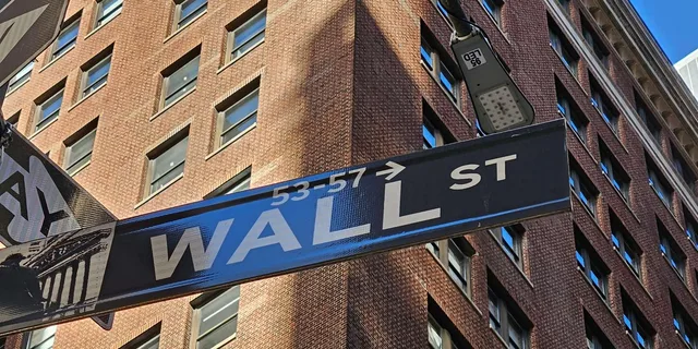 New York Wall Street and 9/11 Memorial Tour 2 hr - Image 1
