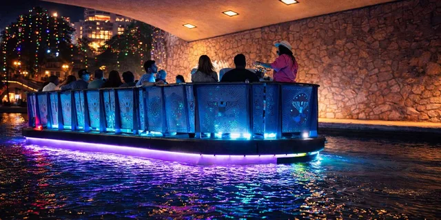 San Antonio Night Tour with Riverwalk Cruise - Image 3