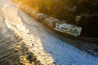 Los Angeles Helicopter Tour: Coast and Canyons 35 Min thumbnail 4