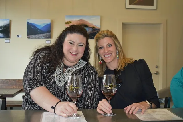 Bainbridge Island Troll Treasures & Wine Tour - Image 6