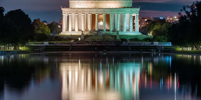 Washington DC Monuments Walking Tour at Sunset - Image 3