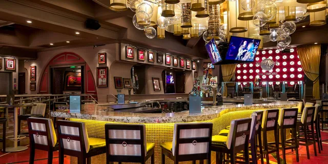 Baltimore Hard Rock Cafe Dining Experience - Image 6