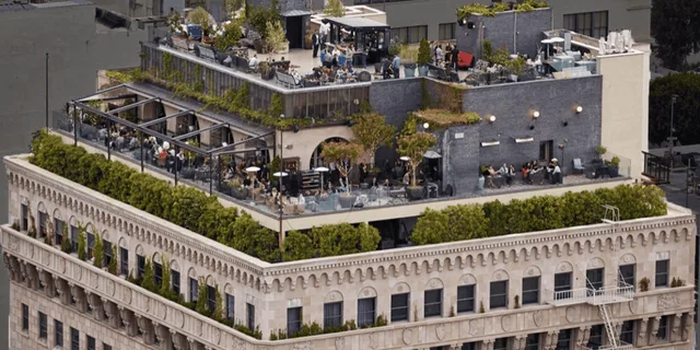 Los Angeles Downtown Speakeasy and Rooftop Bar Tour - Image 2