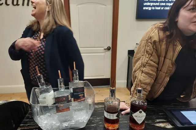 Portland Wine and Whisky Tour - Image 3