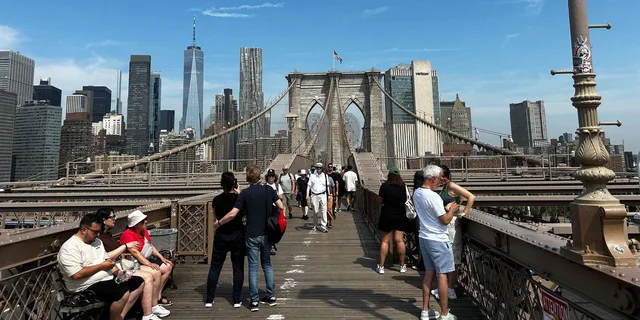 New York City Brooklyn Bridge and DUMBO Tour with Ferry - Image 6