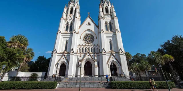 Savannah Christmas Walking Tour - Image 4
