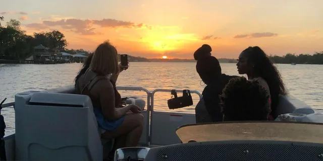 Jacksonville Private Pontoon Boat Cruise - Image 3