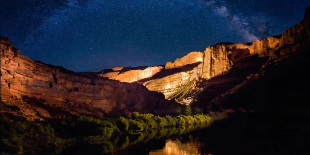 Moab Colorado River Dinner Cruise with Light Show - Image 5