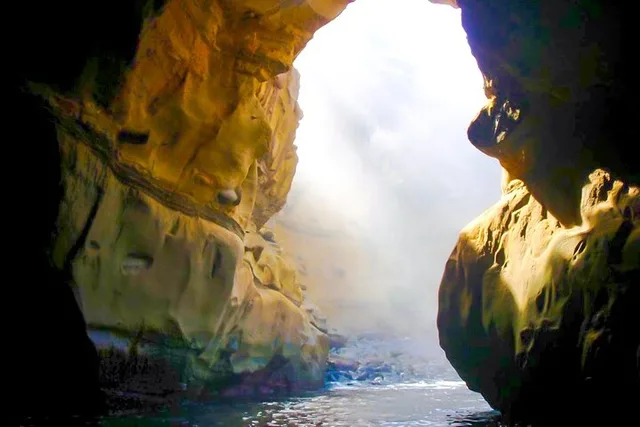 La Jolla Kayak Tour of Caves at Sunset 90 min - Image 3