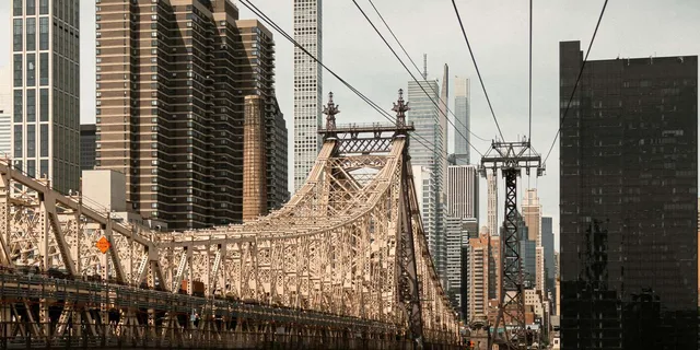 New York Walking Tour of Hidden Gems and Iconic Sites - Image 4