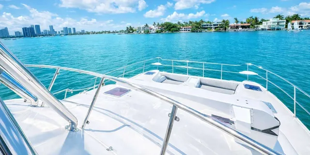 Miami Catamaran Tour 60ft - Image 6