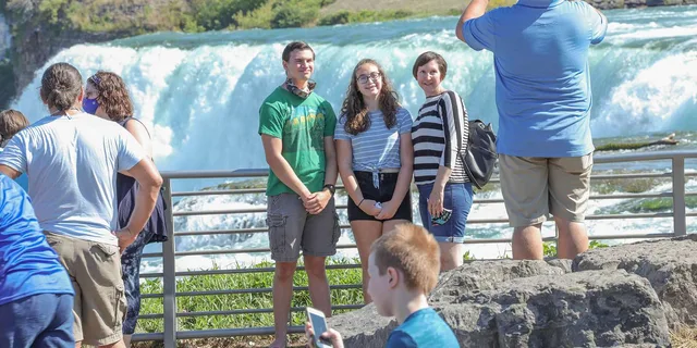 Niagara Falls Walking Tour and Maid of the Mist - Image 2