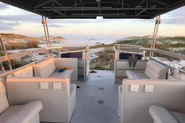 Pensacola Powerboat Dolphin Cruise with Beach Stop - Image 4