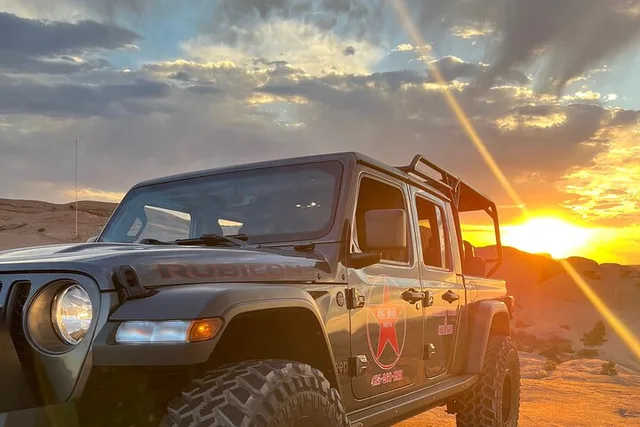 Moab Off-road Scenic Backcountry Tour at Sunset - Image 1