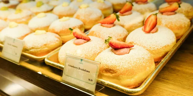 New York City Donut Tour in Times Square & Rockefeller Center - Image 2