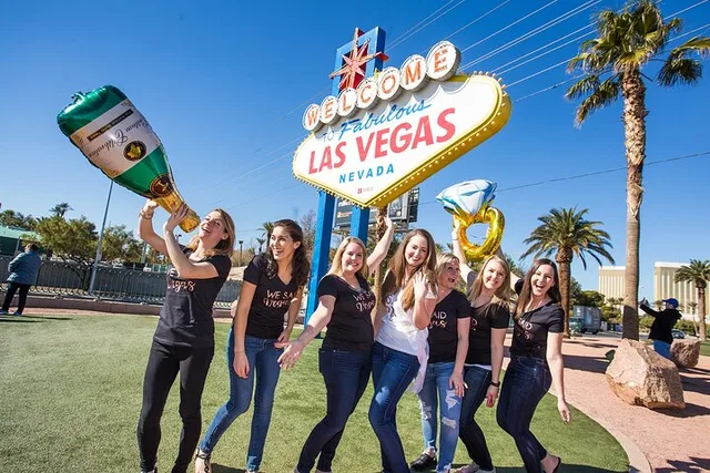 Las Vegas Strip Limo Tour with Photographer - Image 1