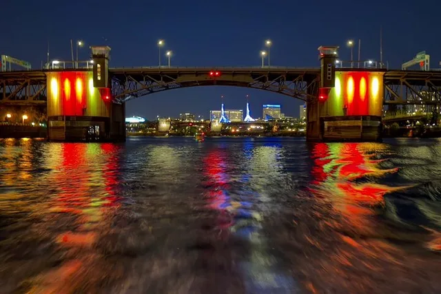 Portland River Sunset Cruise - Image 4