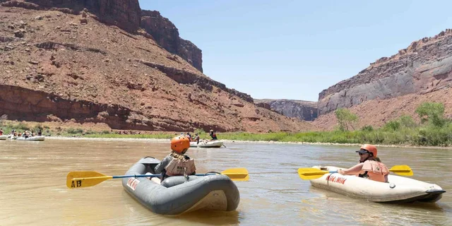 Moab Colorado River Kayaking Trip 7 hr - Image 1