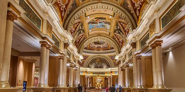 Las Vegas Strip Walking Tour - Image 6