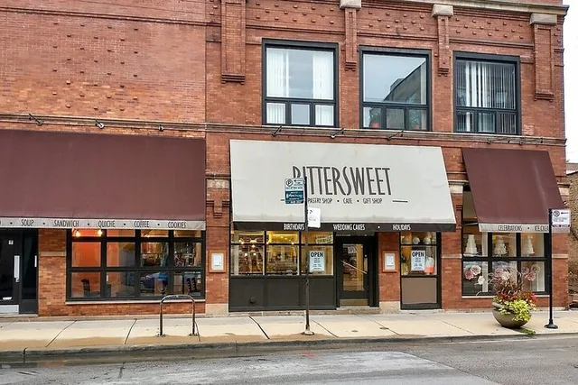 Chicago Bike Tour with Pizza, Hot Dogs, and Beer - Image 6