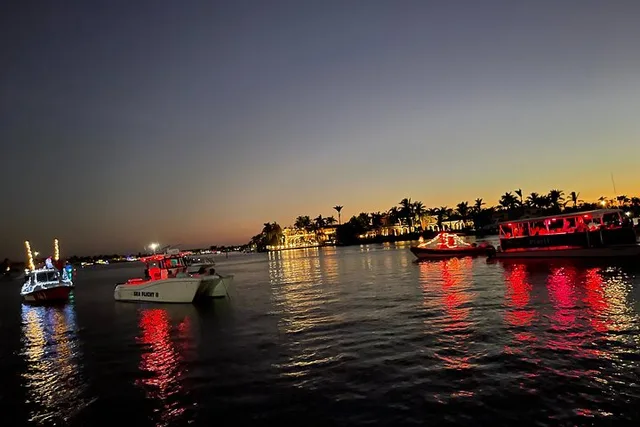 Naples Holiday Light Cruise and Sunset Tour - Image 1