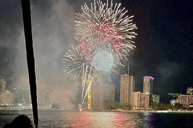 Honolulu Party Cruise on Moana 2 hr - Image 1