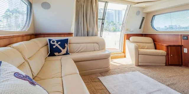 Miami Private Yacht Rental with Captain 2 hr - Image 4