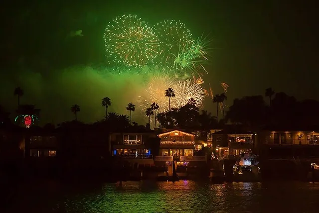 Marina del Rey New Year's Eve Dinner Cruise - Image 3