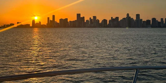 Miami Private Boat Cruise with Captain 2 hr - Image 4