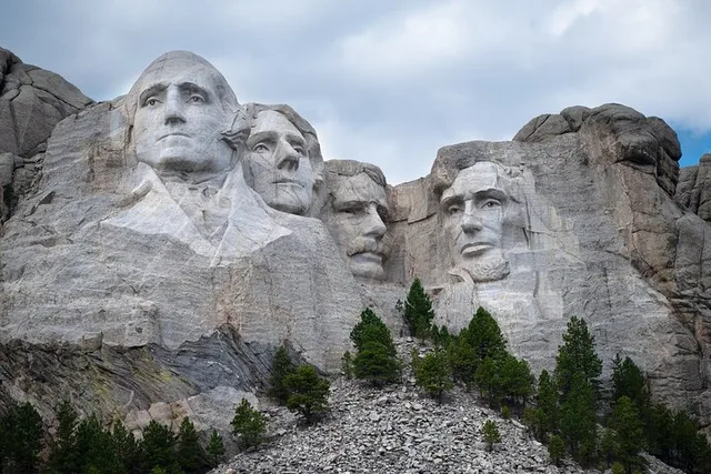 Mt Rushmore, Crazy Horse & Custer State Park Private Tour - Image 1