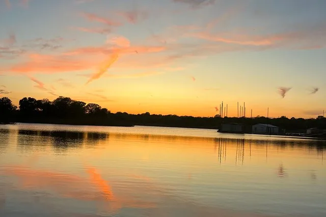 Grapevine Lake Guided Kayaking Tour at Sunset - Image 6