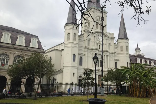 New Orleans Ghost Pub Crawl with EMF Meter - Image 1