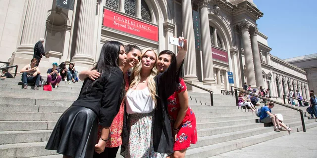 New York City Gossip Girl Sites Bus Tour - Image 2