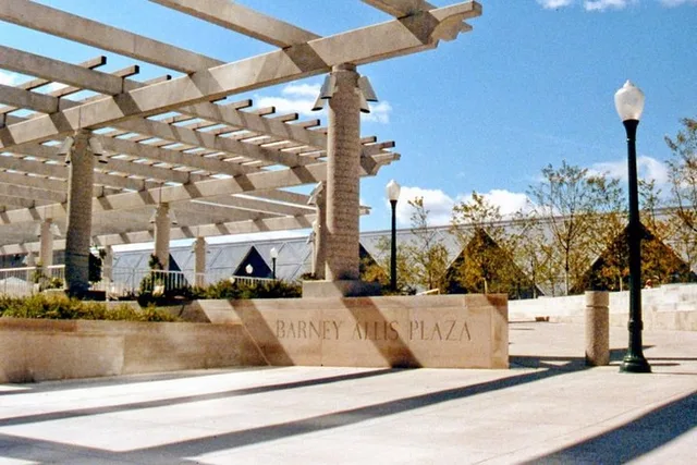 Kansas City Scavenger Hunt: Fountains and Hidden Finds - Image 6